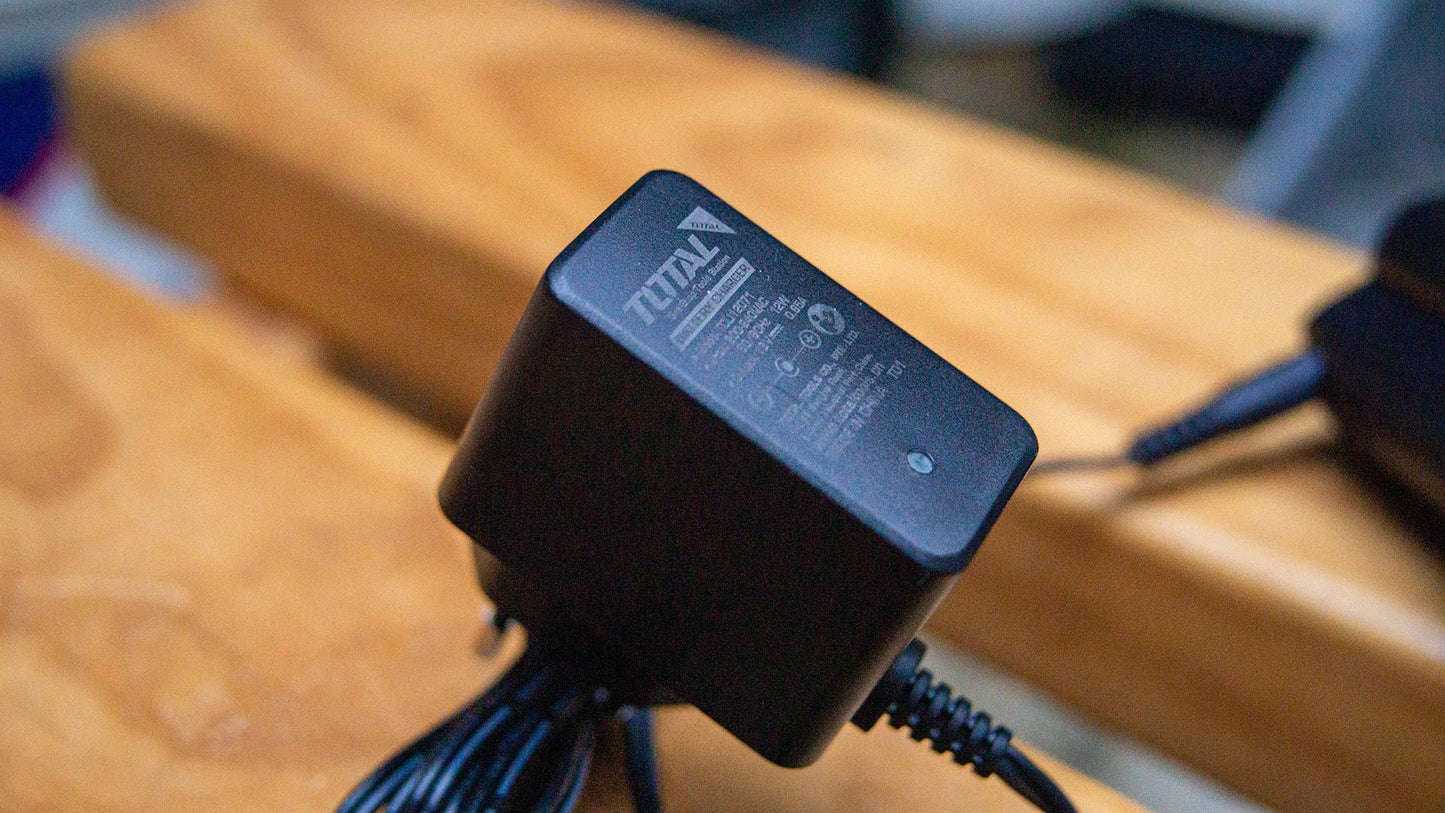 TOTAL TCLI12071 12V S12 Battery Charger |  S12 شاحن بطارية 12 فولت